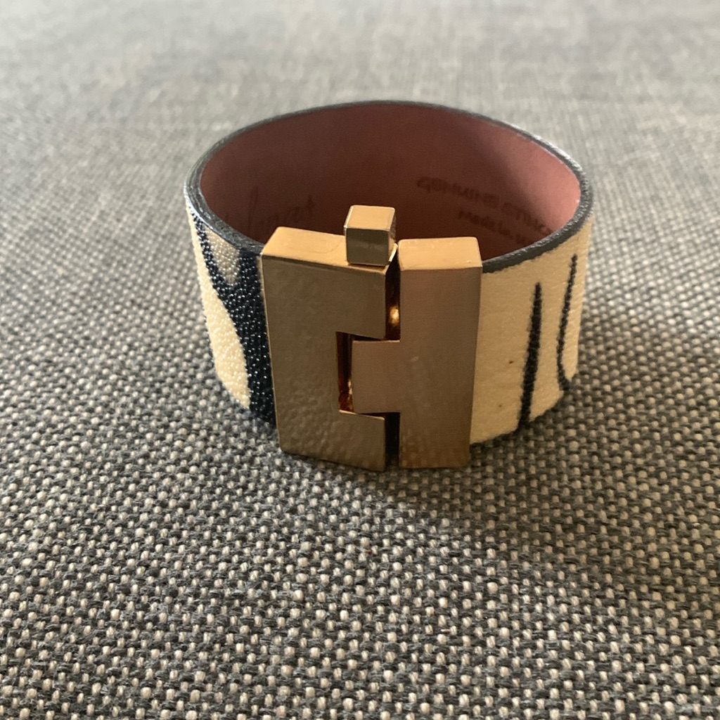 Leighelena Stingray Bracelet